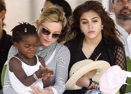 Мадонна с детьми.