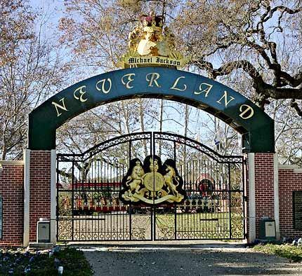 Главные ворота ранчо Neverland.
