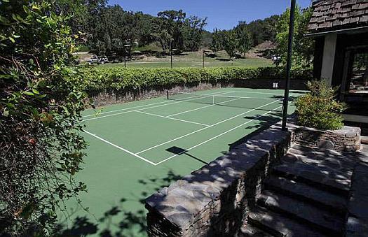 Теннисный корт на ранчо Neverland.